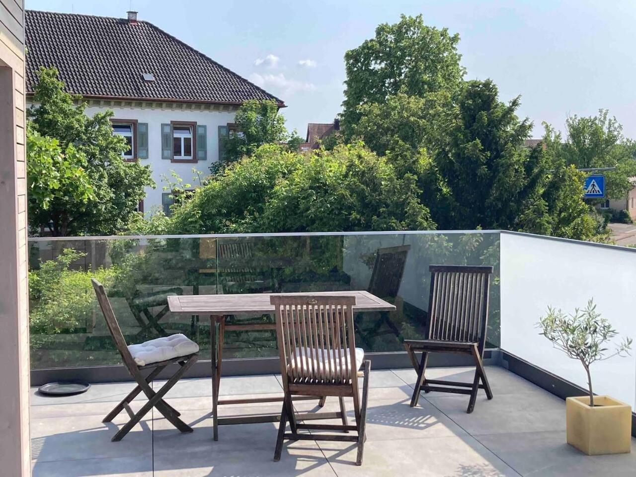 Neues Penthouse-Loft Mit Konuskarte Fuer Gratis Oepnv Appartement Ehrenkirchen Buitenkant foto